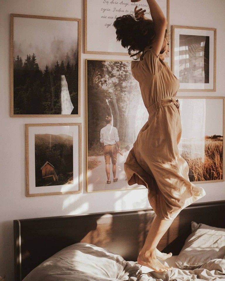 Mujer disfrutando de un momento de conexión y movimiento